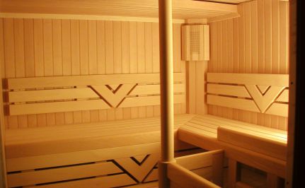 SSC Schwimmbad Sauna GesmbH, Im Grenzwinkel 6 in Leonding