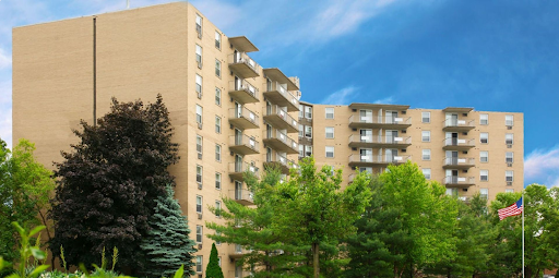 Images 200 West Apartments