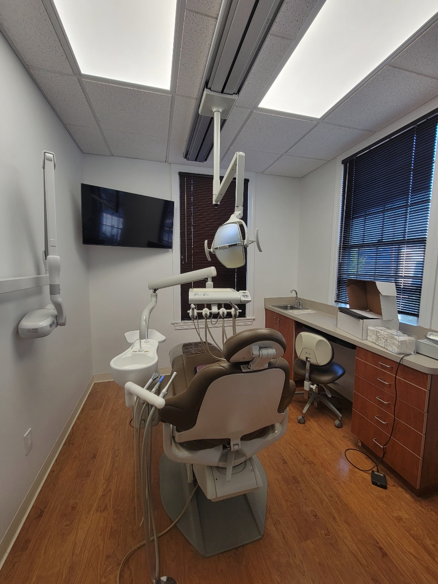 At Modern Micro Endodontics, we combine exceptional patient care with compassionate treatment. We receive many referrals from local dentists who want the best care for their patients. We are honored that they trust us to improve and protect their patients' oral health. We take a team approach with our network of local practices to help patients feel better.
Dr. Vivian Graham and her talented team work together to provide top-notch patient care at five locations in Northern New Jersey. Whether you need an endodontic procedure like a root canal or have experienced dental trauma, we can help relieve your pain and preserve your natural teeth.
Located in Jersey City, Hoboken, Florham Park, Millburn and Cedar Grove and North Plainfield, NJ.