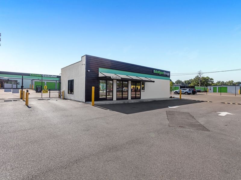 Alternate Beauty Image - Extra Space Storage at 4600 Millbranch Rd, Memphis, TN 38116