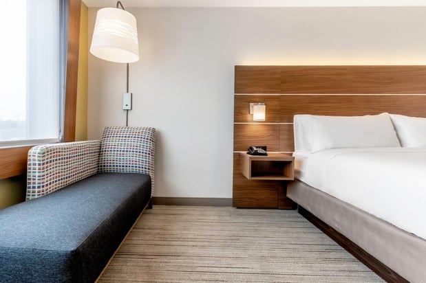 Images Holiday Inn Express & Suites Milwaukee – West Allis by IHG