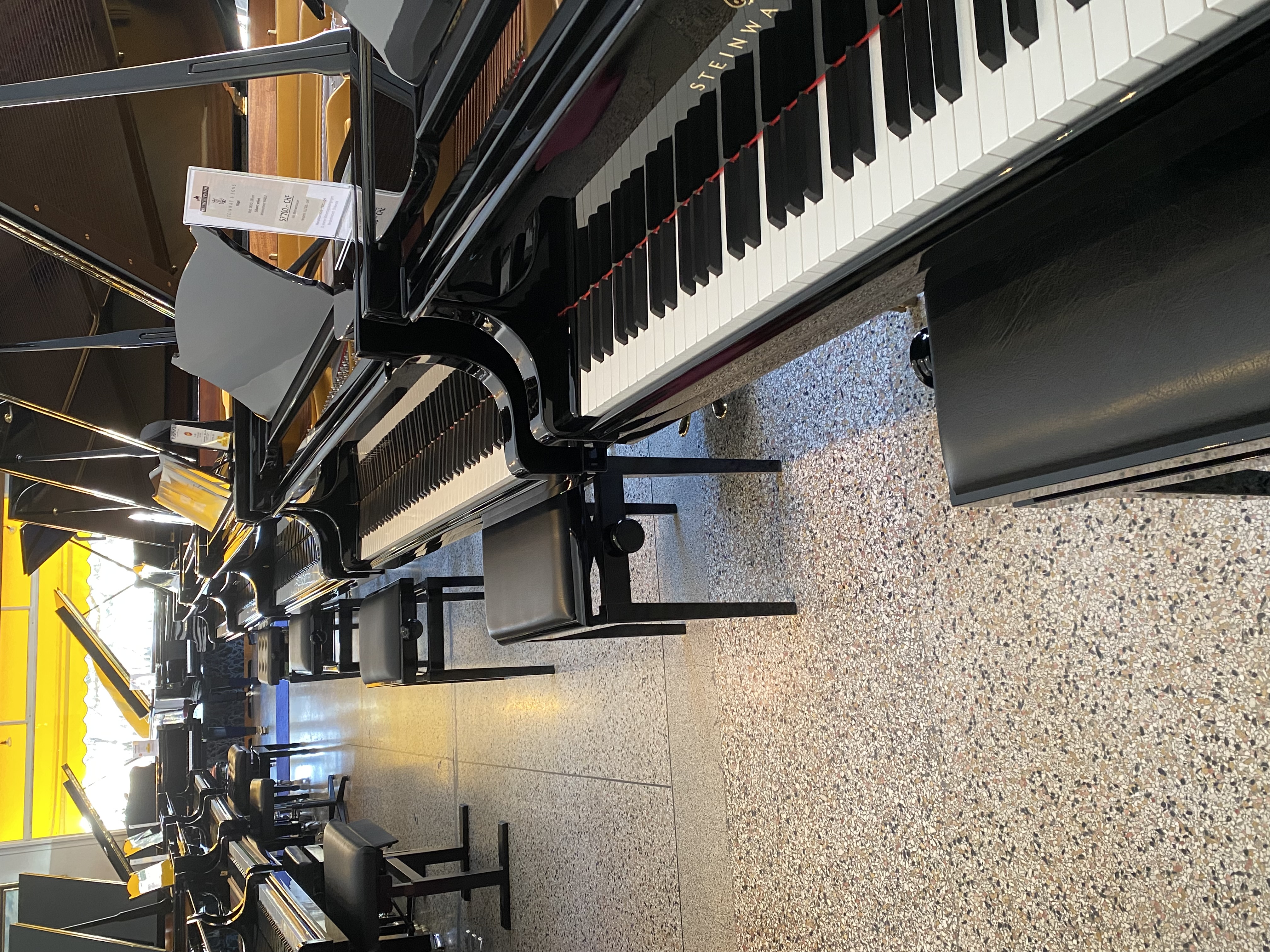 Bilder Heutschi Piano AG
