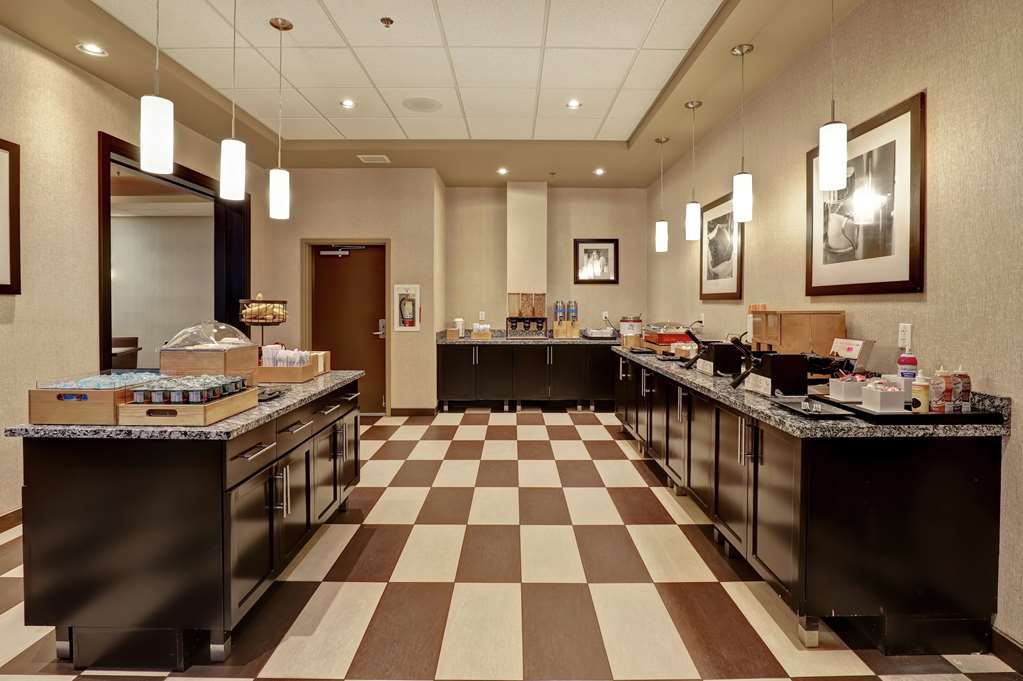 Breakfast Area Hampton Inn by Hilton Chilliwack Chilliwack (604)392-4667