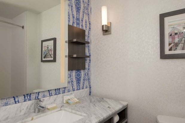 Images Hilton Garden Inn Freeport Downtown