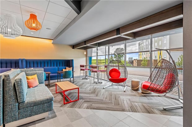 Images Tru by Hilton Kansas City Airport