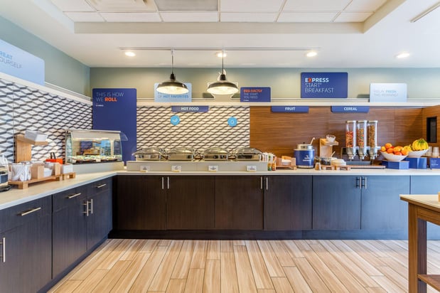 Images Holiday Inn Express & Suites Cedar Falls - Waterloo by IHG