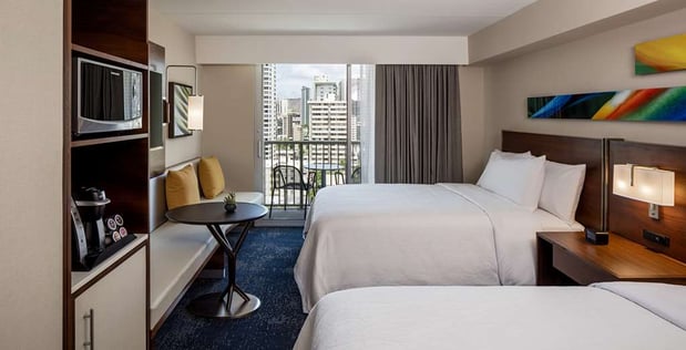 Images Hilton Garden Inn Waikiki Beach