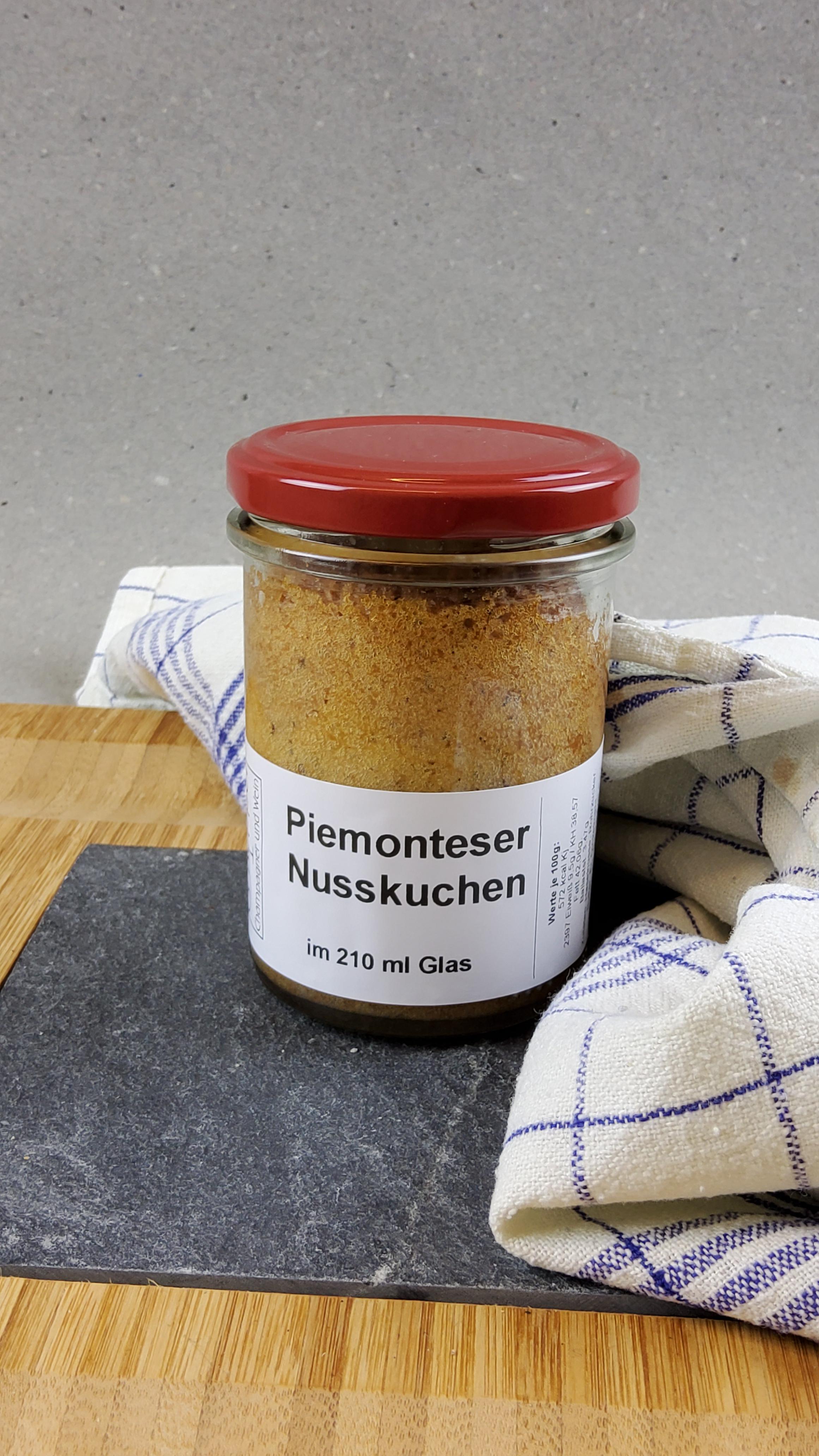Haselnusskuchen im Glas