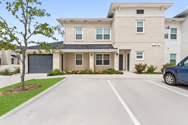 Images Camden Leander Apartments
