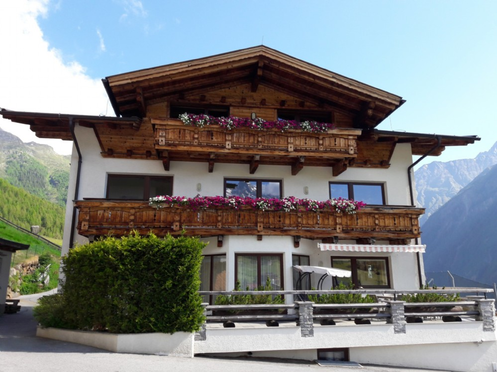 Haus Apartment Belledonne, Plörweg 8 in Sölden