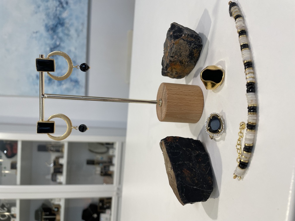 Images 11:11 Brilla Entre Piedras