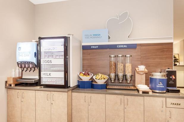 Images Holiday Inn Express Building 107