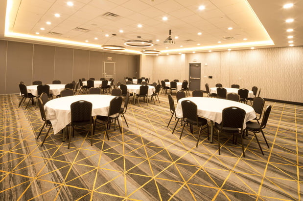 Images Holiday Inn & Suites Detroit - Troy by IHG