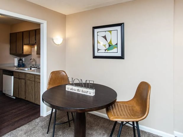 Images Wake Robin Apartments