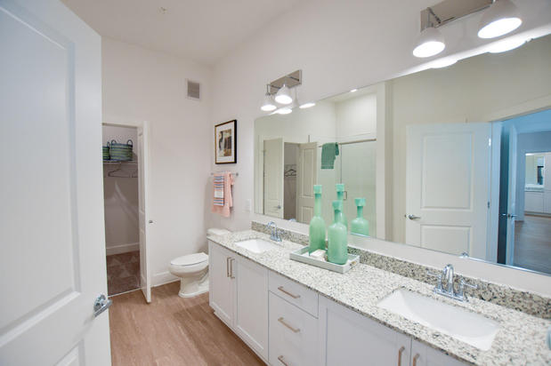 Images The Ivy at Ariston