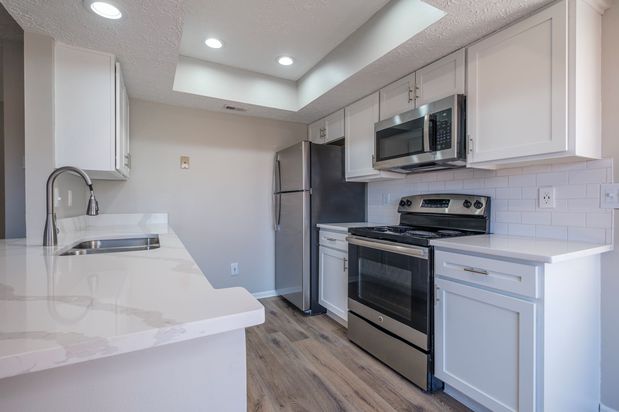Images Perimeter Lakes Apartments