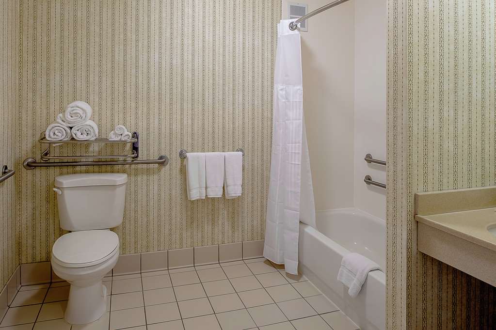 Guest room bath