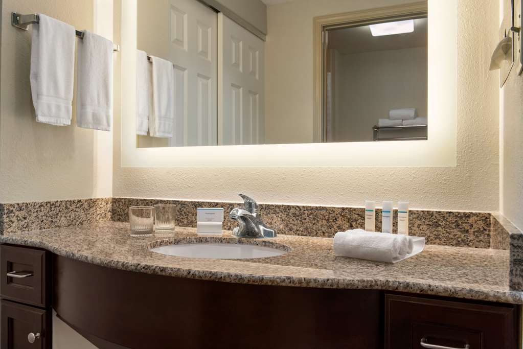 Guest room bath