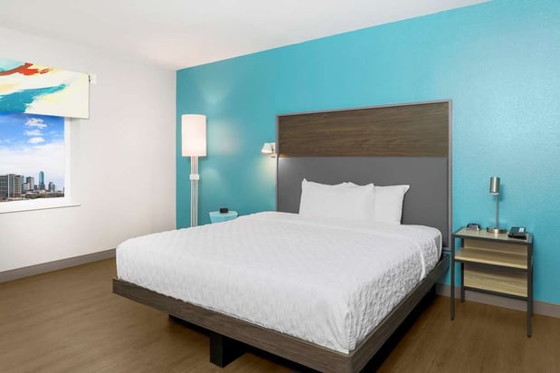 Images Tru by Hilton Dallas Market Center