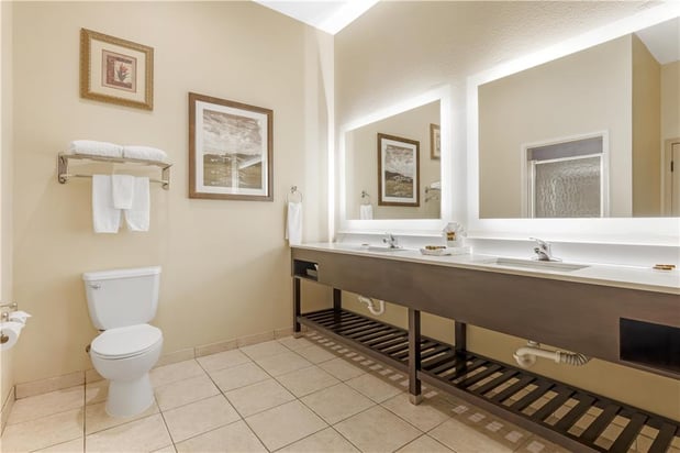 Images Best Western Plus Monica Royale Inn & Suites