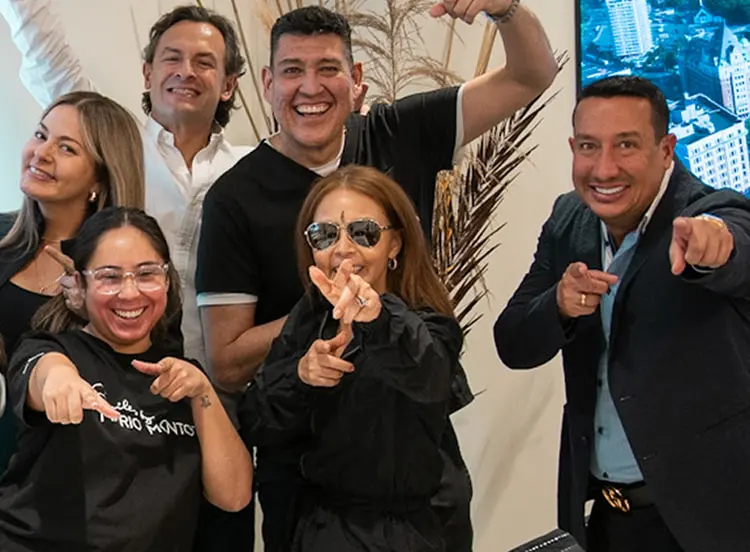 Images Smiles by Mario Montoya