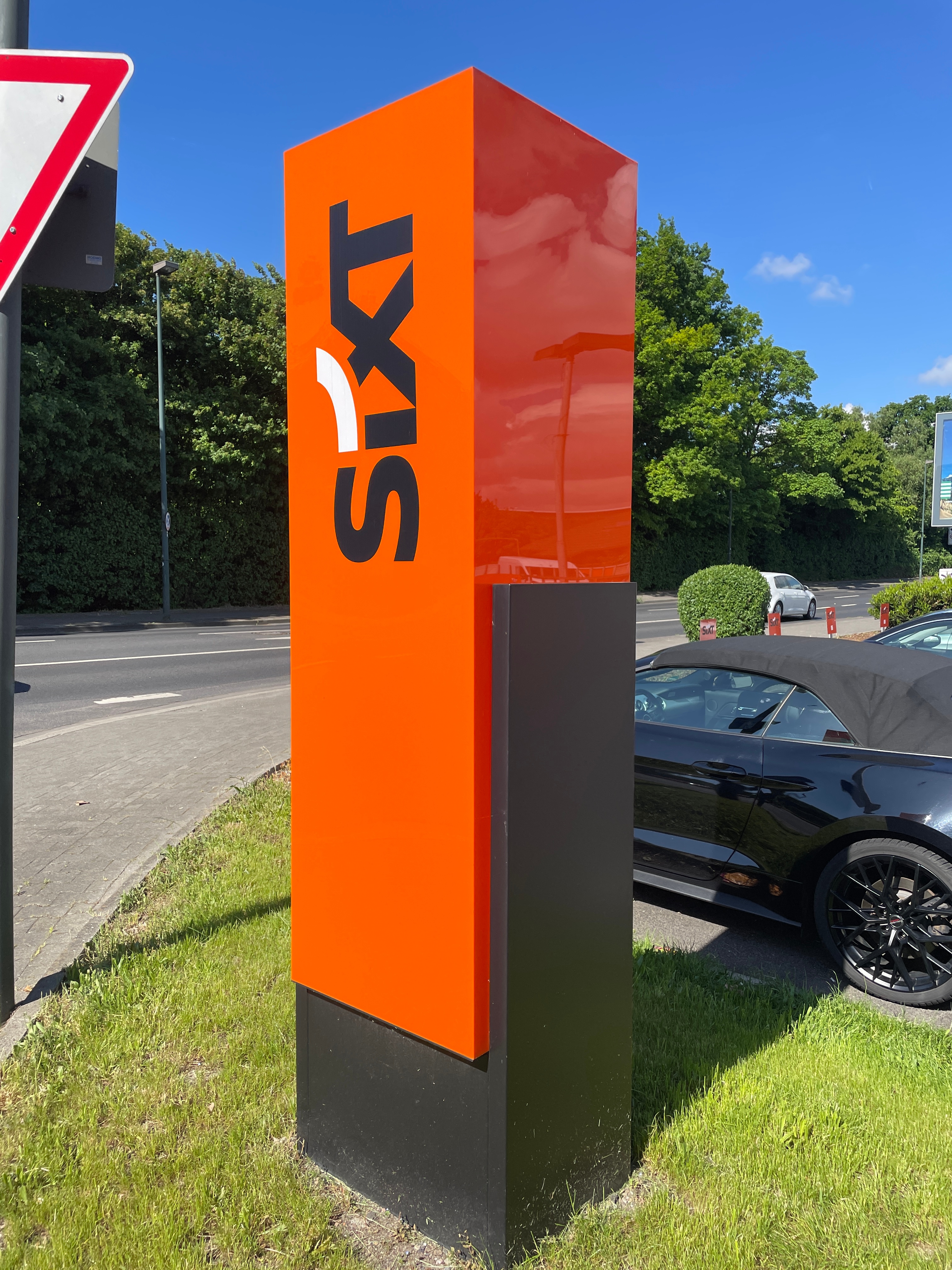 SIXT Truck Center Düsseldorf, Tilde-Klose-Weg 2-4 in Düsseldorf