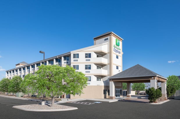 Images Holiday Inn Express & Suites Colorado Springs Airport by IHG