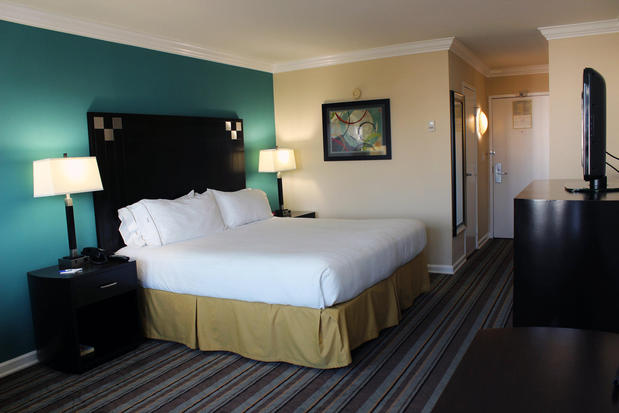 Images Holiday Inn Express Van Nuys, an IHG Hotel