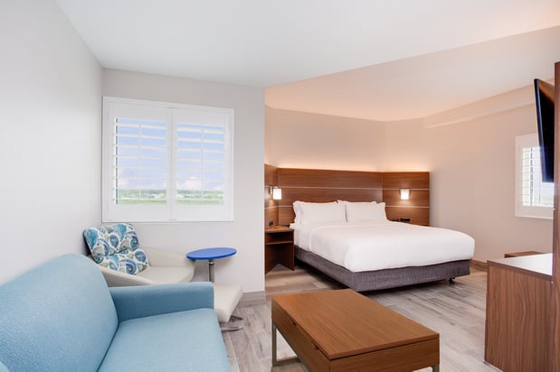 Images Holiday Inn Express & Suites Panama City Beach - Beachfront by IHG