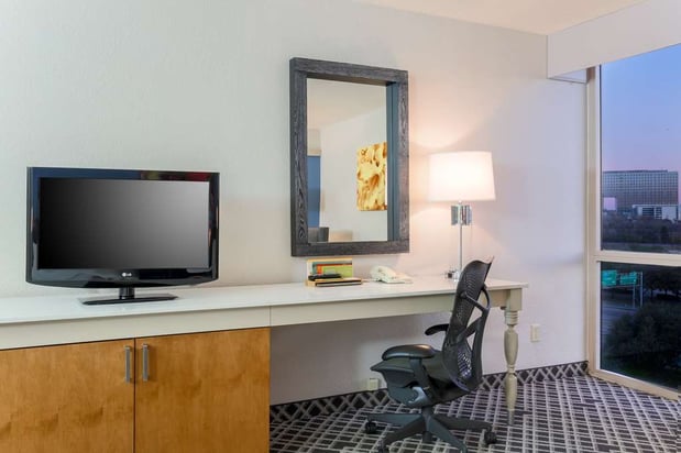 Images Hilton Garden Inn Dallas/Market Center