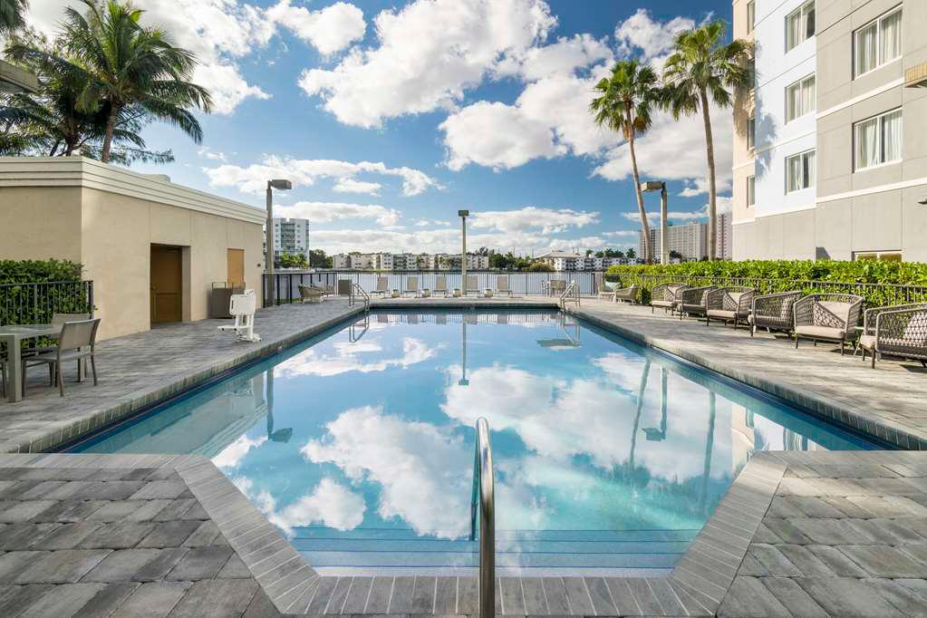 Pool Homewood Suites by Hilton Miami-Airport/Blue Lagoon Miami (305)261-3335