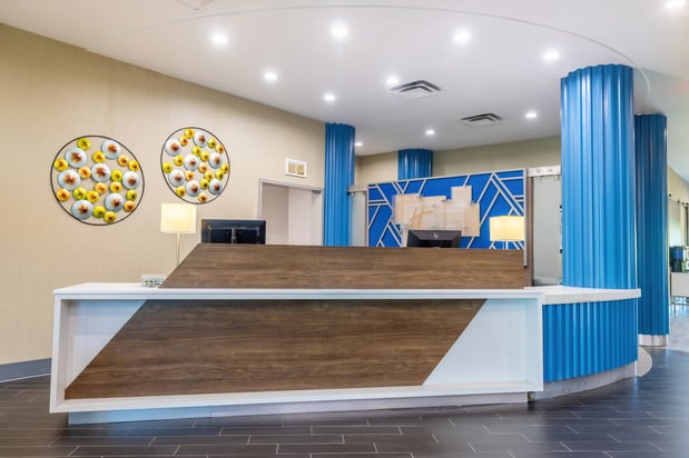 Images Holiday Inn Express & Suites Kansas City Airport by IHG