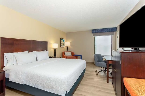 Images Hampton Inn Orlando-International Airport