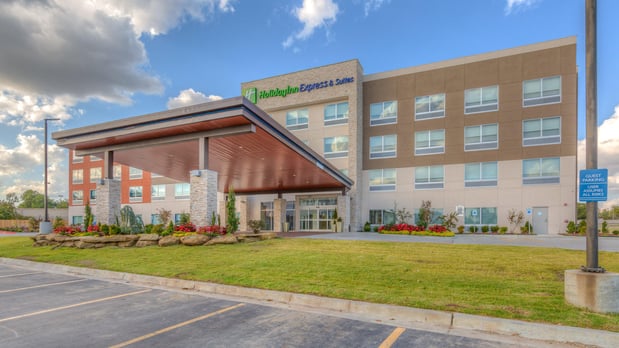 Images Holiday Inn Express & Suites Tulsa Midtown by IHG