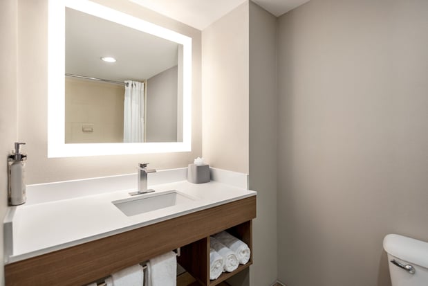 Images Holiday Inn Express & Suites Fredericksburg by IHG
