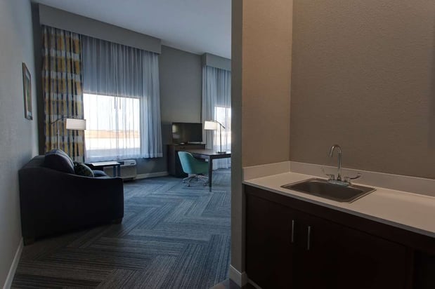 Images Hampton Inn & Suites Wichita/Airport