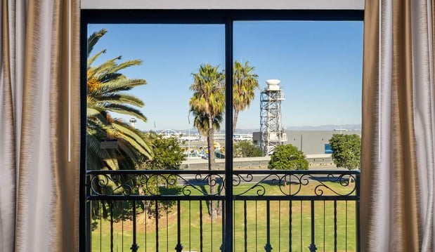Images Embassy Suites by Hilton Los Angeles International Airport South