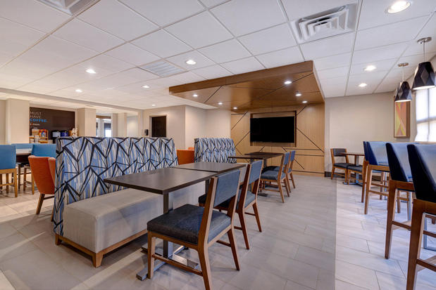 Images Holiday Inn Express & Suites Central Omaha by IHG