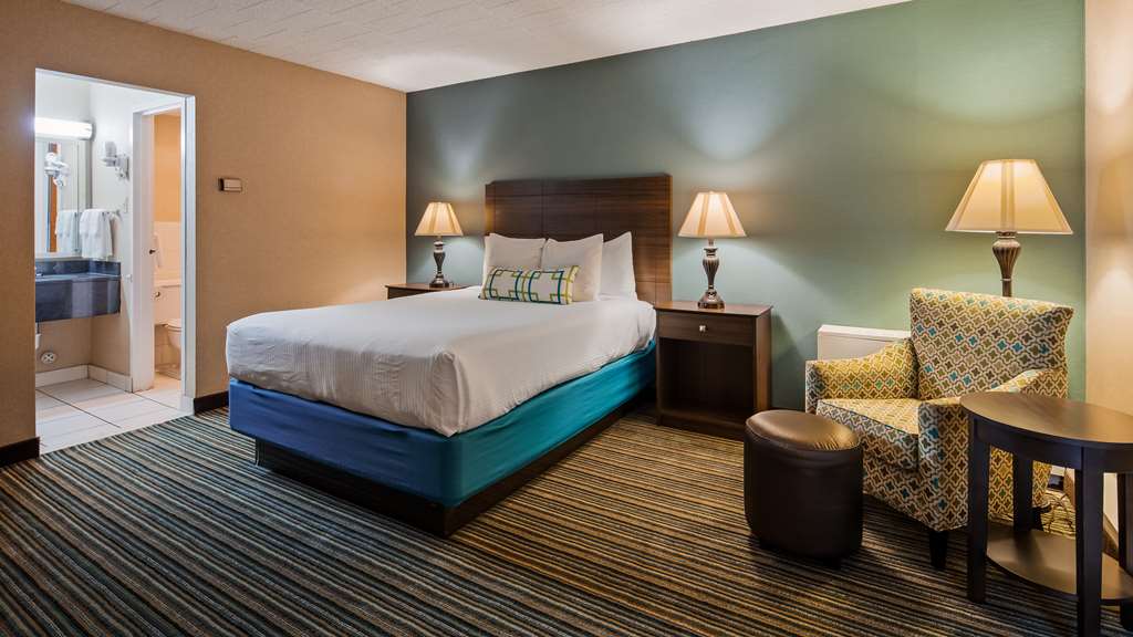 Queen Bed Room