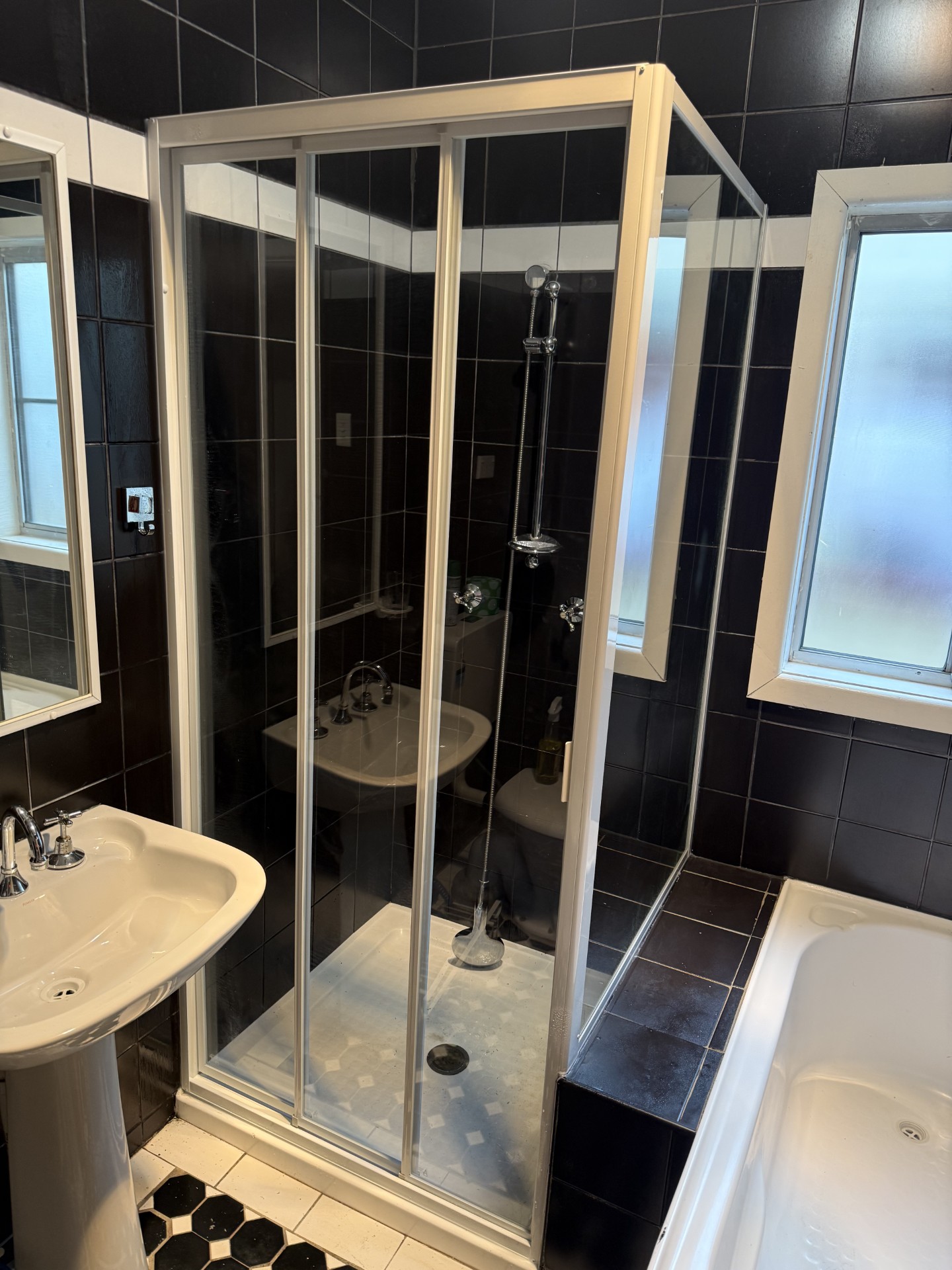 Images SAW Showerscreens