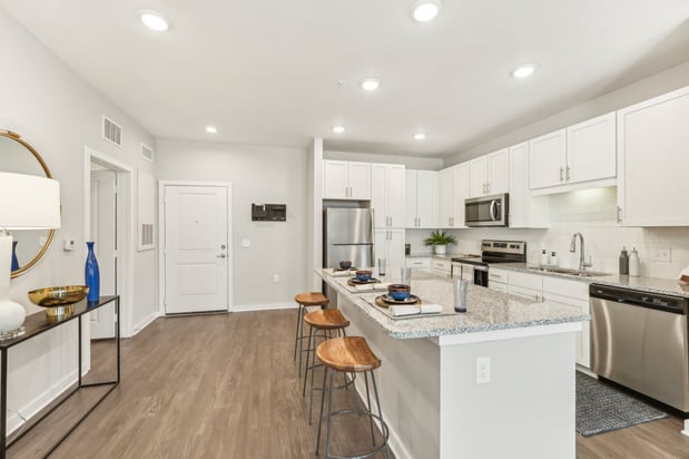 Images Story Lake Gibson | Luxury Apartment Homes