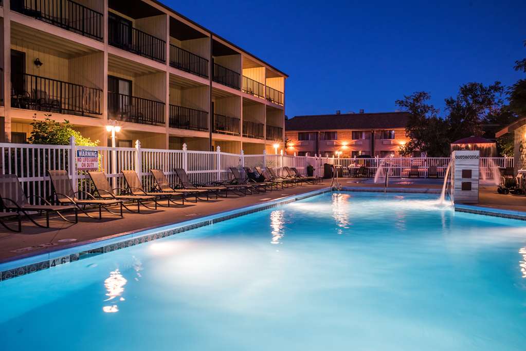 Outdoor Pool Area Best Western Ambassador Inn & Suites Wisconsin Dells (608)254-4477