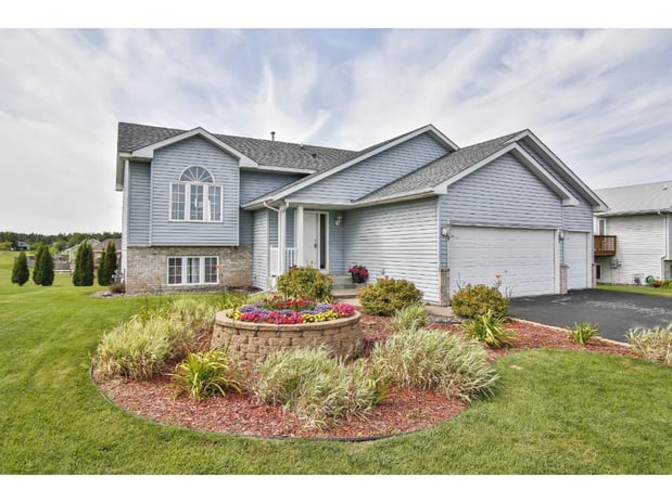 Images Jackie Kumm - Edina Realty - Real Estate Services in the St. Croix Valley