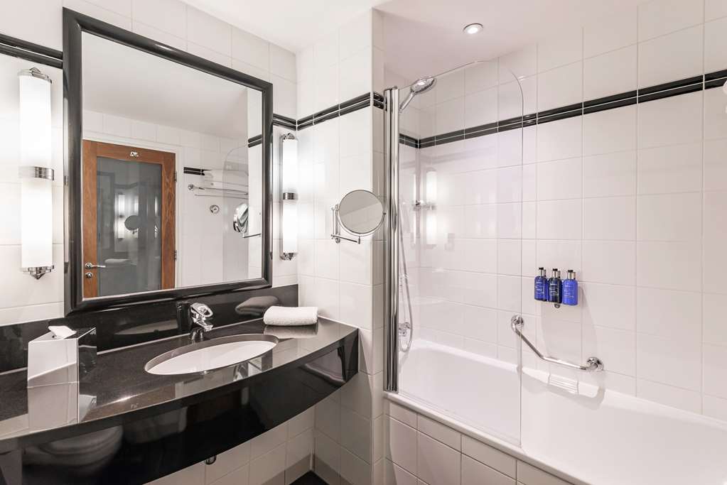 Bathroom Radisson Blu Hotel, Leeds City Centre Leeds 01132 366000