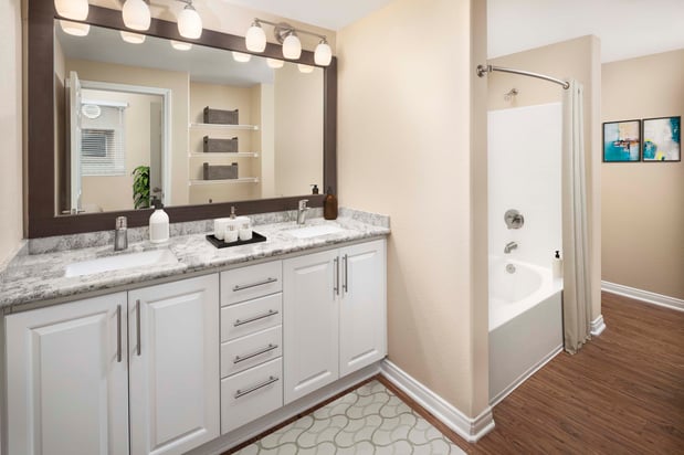 Images Camden Old Creek Apartments