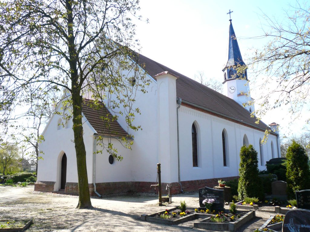 Kirche Neutrebbin - Ev. Kirchengemeinde Neutrebbin-Oderbruch, Hauptstr. 77 in Neutrebbin