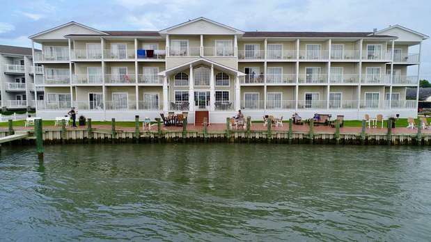 Images Hampton Inn & Suites Chincoteague-Waterfront