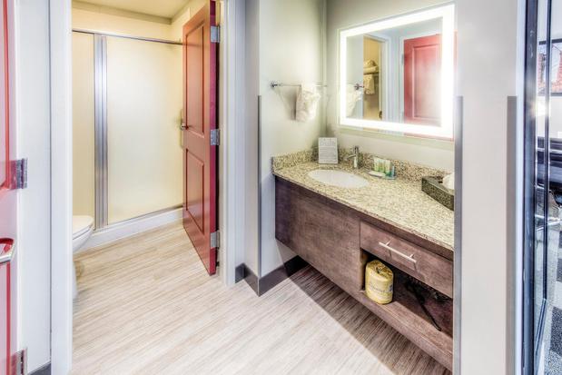 Images Staybridge Suites Columbus OSU-Medical Center by IHG