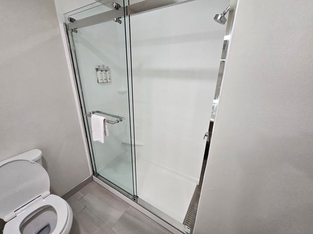 Images Holiday Inn Express & Suites Cincinnati-Blue Ash by IHG