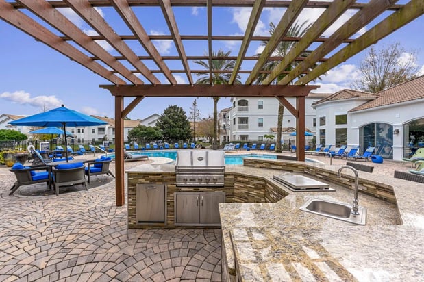 Images Halston World Gateway Apartment Homes